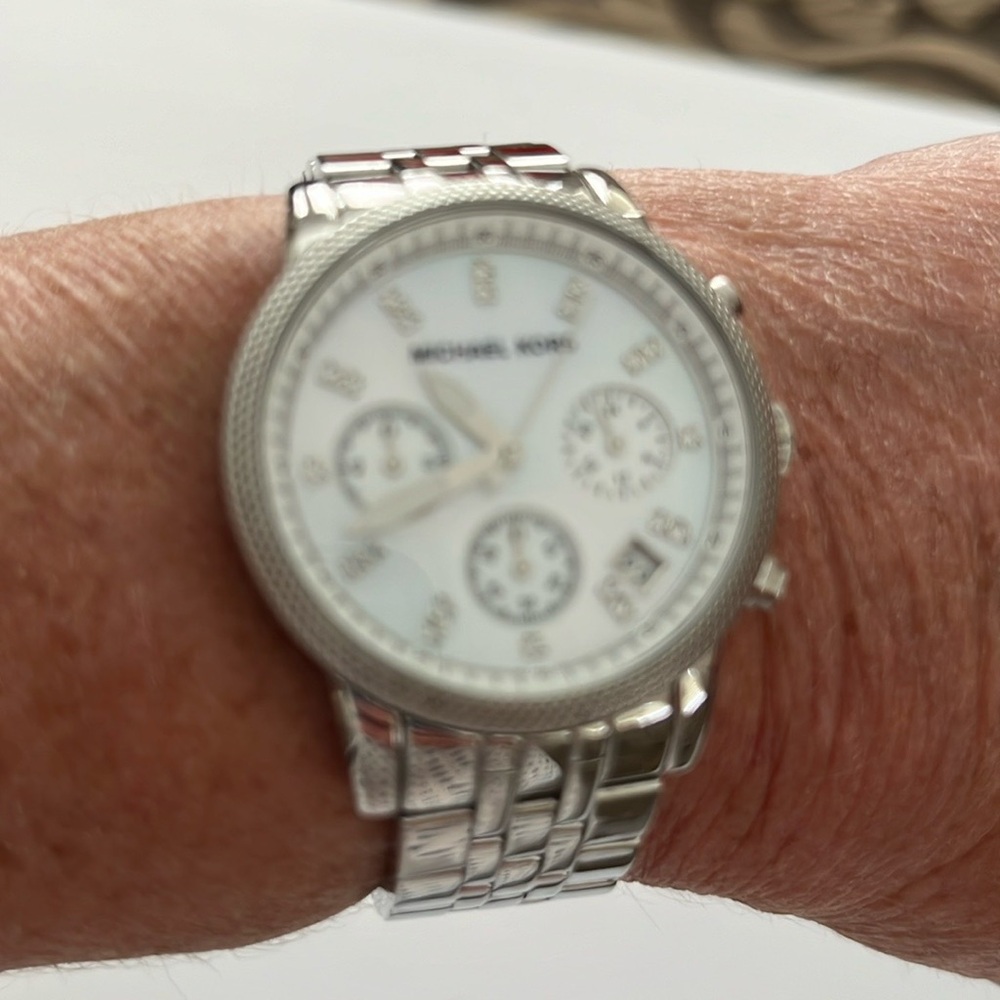 Michael Kors ladies watch! - Picture 3 of 11
